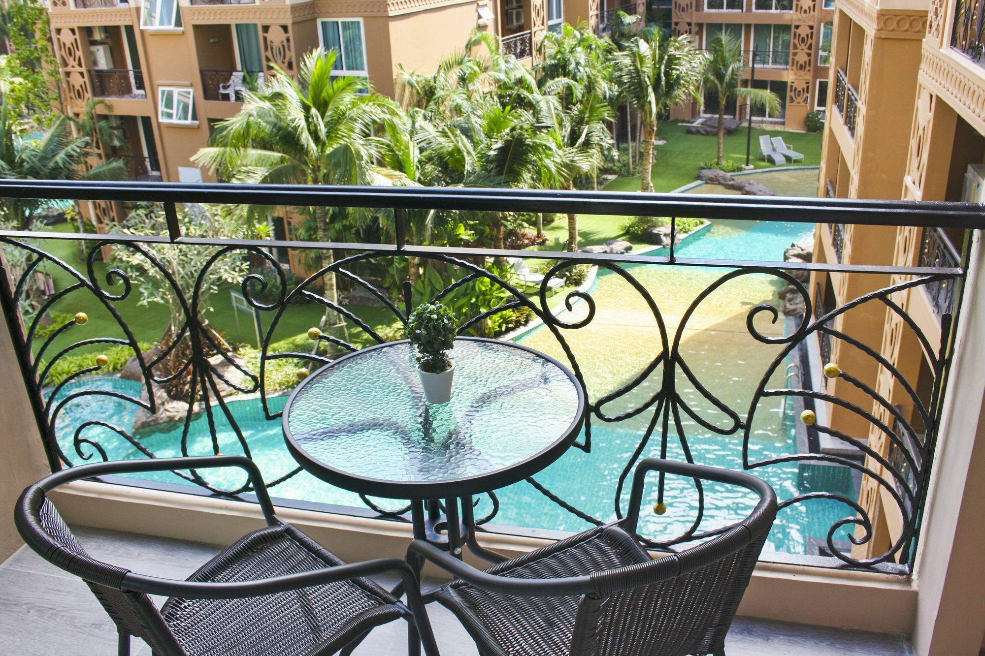 Atlantis Condo Resort Jomtien Beach Exterior photo