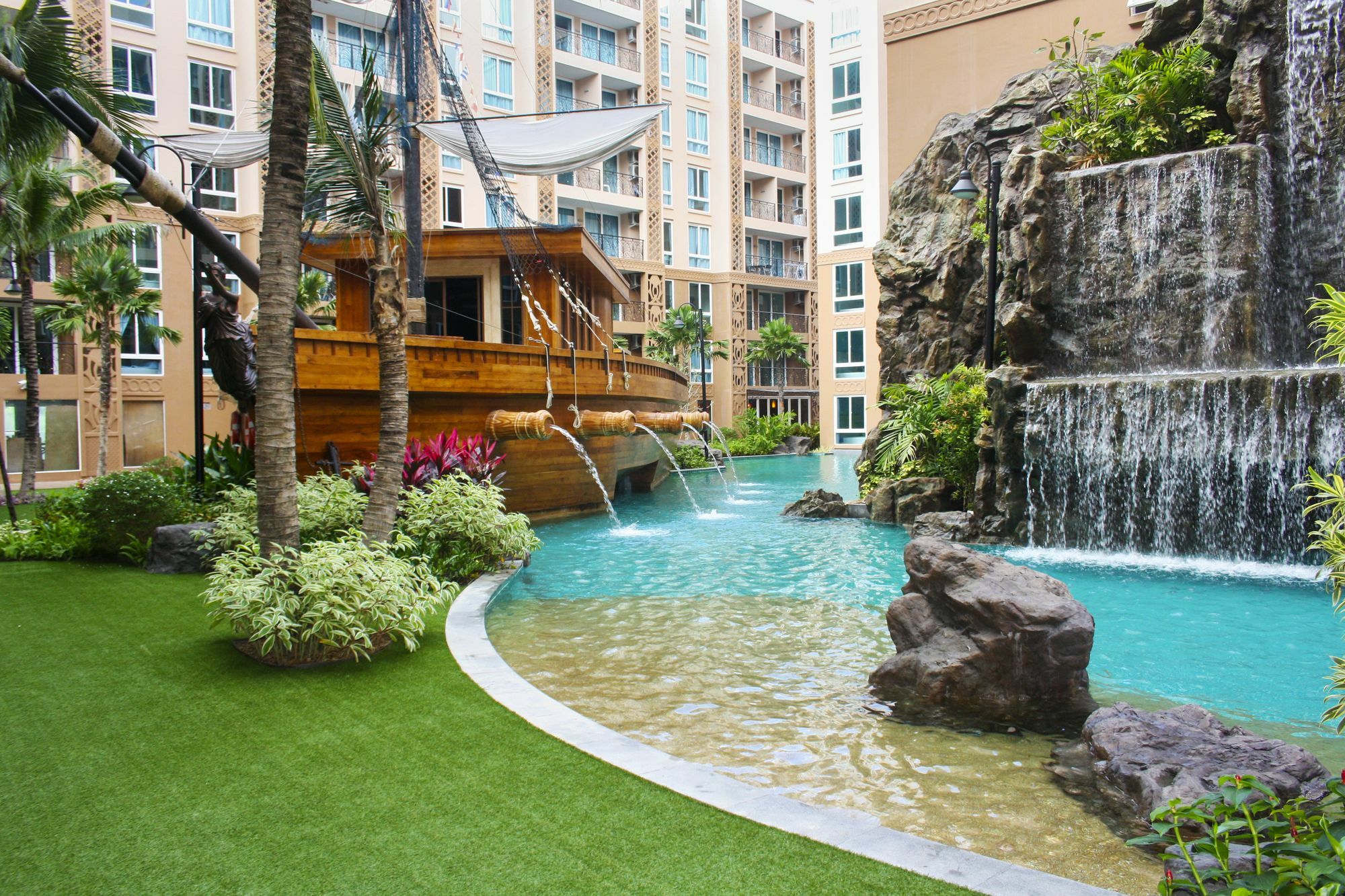 Atlantis Condo Resort Jomtien Beach Exterior photo